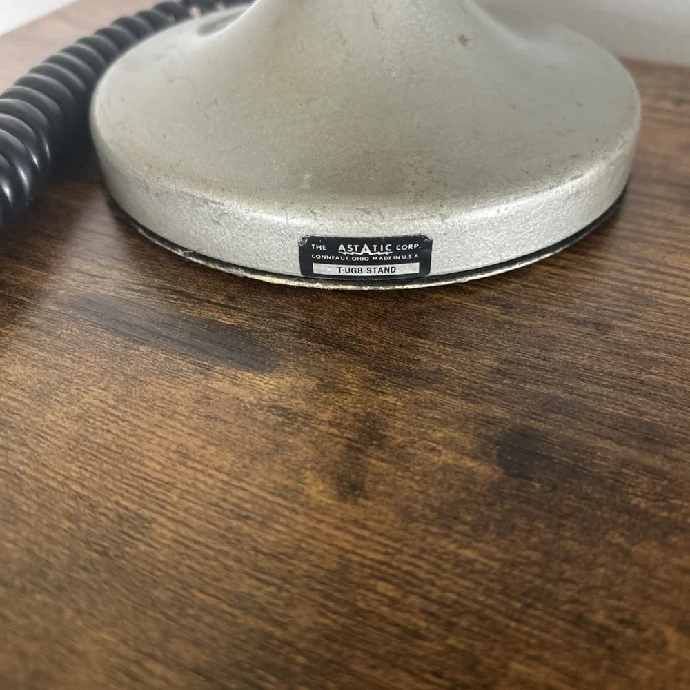 AstaticD-104 Dynamic Lollipop Microphone Stand Untested- Missing Screw
